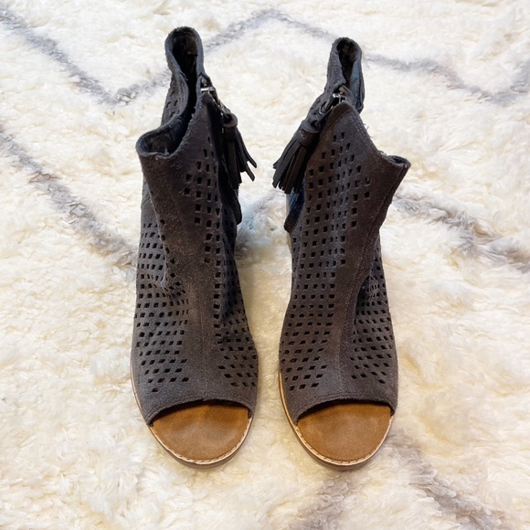Toms Booties Ankle Boots Gray Suede Eyelet Shoes Open toe size 7.5 - Picture 2 of 6